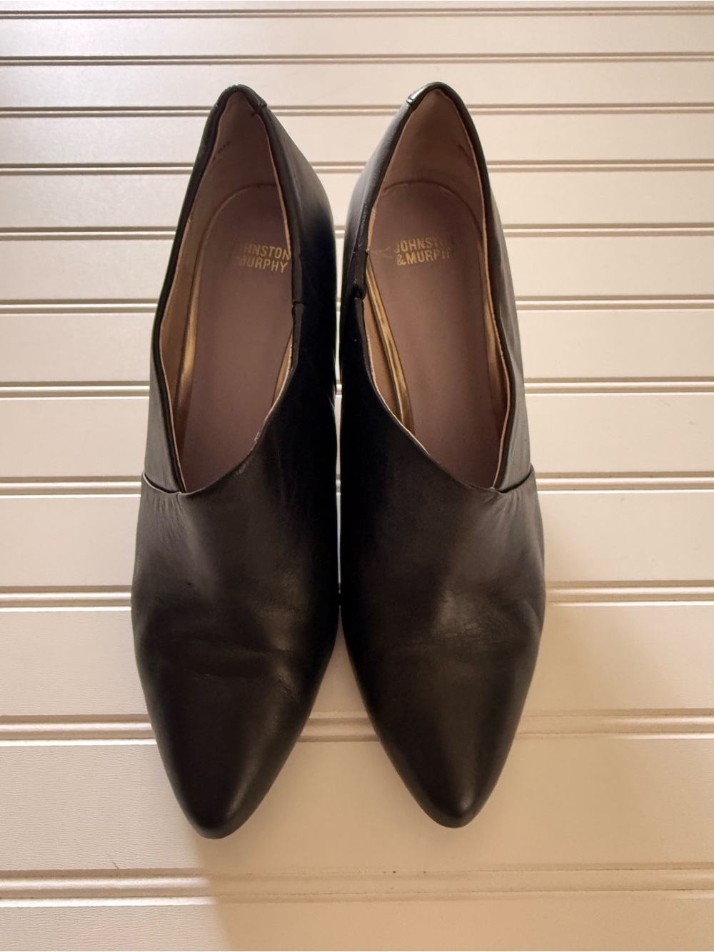 Johnston & Murphy Women's Black Leather Pointed-Toe booties